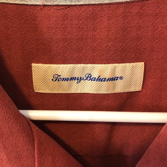 Tommy Bahama Camp Shirt. 100% silk XLT. Excellent condition too big so reposhing - Picture 4 of 6